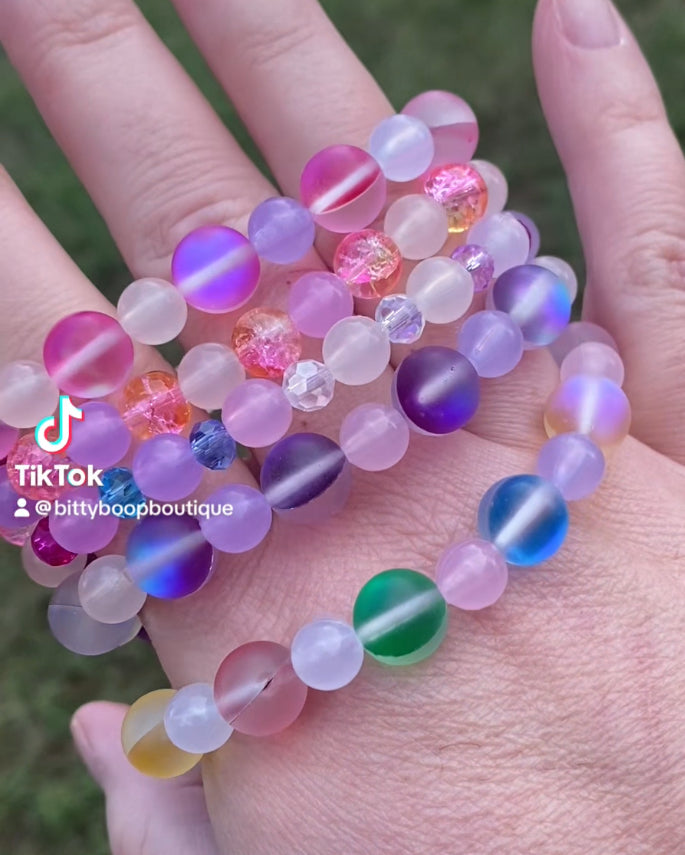 Color changing beaded bracelet